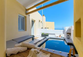 Geminos Complex Villas has rooms with a private hot tub