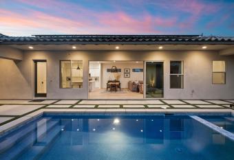 Gorgeous BRAND NEW HOME! (walk to Stadium Course!) allows 18 year olds to book a room