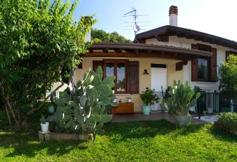 Alice nel Paese delle Meraviglie allows 18 year olds to book a room