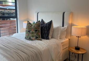 Greenlee Sandton has Balcony rooms