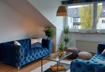 MesseLoft 110m  , R  -Zentrum, Universit  tsklinikum, sehr ruhig, NETFLIX allows 18 year olds to book a room