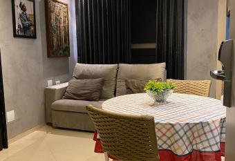 Flat Golden Ing   Hotel allows 18 year olds to book a room