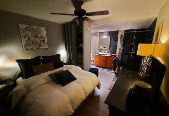 La Bastide/Spa/Piscine allows 18 year olds to book a room