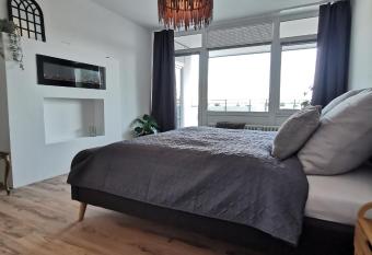 Up Wulkje21 Neu renovierte Wohnung mit PKW Stellplatz has Balcony rooms