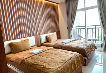 12-10 Twin bedroom in Formosa Residence Nagoya Batam 3 pax by Wiwi allows 18 year olds to book a room