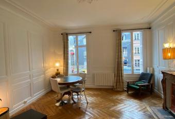 Studio Karhine s au coeur d  Honfleur allows 18 year olds to book a room