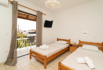 Tsimiklis Apartments has Balcony rooms