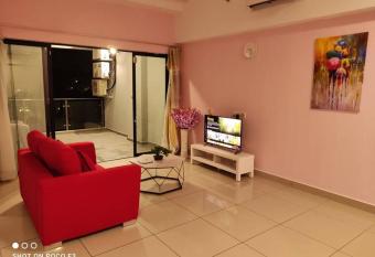 HP402- Two Bedroom Apartment- Wifi- Netflix- Parking- Cyberjaya -New, 3061 has Balcony rooms