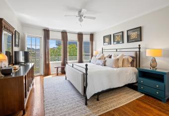 University of San Francisco 3-Br Retreat has Balcony rooms