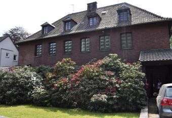 RuhrSuite, 78qm, N  he Messe, R  , Baldeneysee, ruhig, NETFLIX allows 18 year olds to book a room