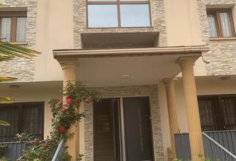 Appartement en zone pavillonnaire has Balcony rooms