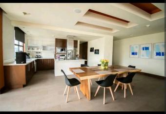 HABITACION ZONA 10 TERRAESPERANZA has rooms with a private hot tub