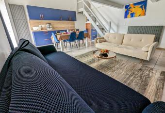 Gite Grand Luberon chez Manon en Luberon has Balcony rooms