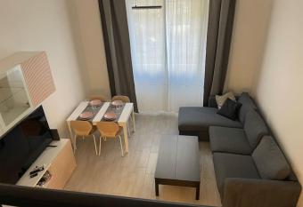 Appartamento loft a 500m dalla metro rossa di Milano allows 18 year olds to book a room