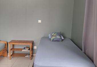 Laure h  bergement loue lits en dortoir allows 18 year olds to book a room