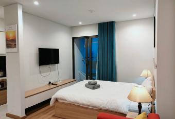 Hoang Huy B1515 allows 18 year olds to book a room