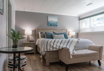 Cheerful home close to downtown Kelowna allows 18 year olds to book a room