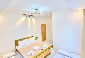 The Mansion - Olongapo has Balcony rooms