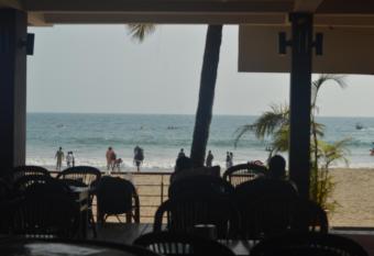 cafe silver star has Balcony rooms