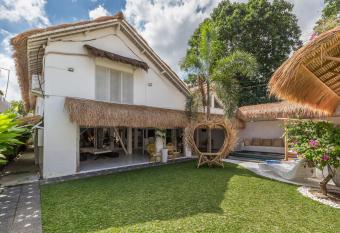Azur Villa Cemagi has Balcony rooms