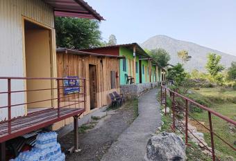 OYO 81139 Hotel Vedic Resort allows 18 year olds to book a room