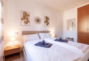 VIVI TIRANO[300m dal treno rosso del Bernina] has Balcony rooms