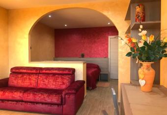 La fontana nelle Langhe has Balcony rooms