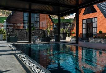 Campagna nera -                                                                             allows 18 year olds to book a room