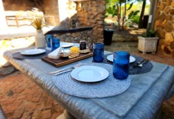 Stone Cottage Riebeek Valley has rooms with a private hot tub