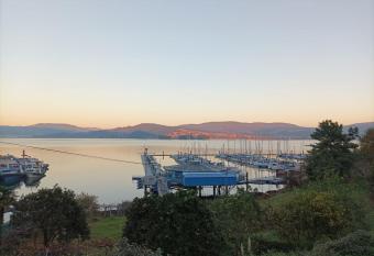 Apartamento con acceso directo al mar has Balcony rooms