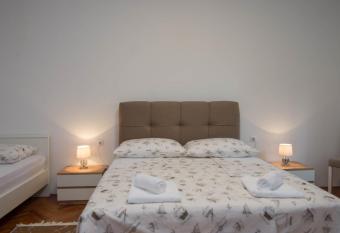 Apartment Villa Garina II allows 18 year olds to book a room