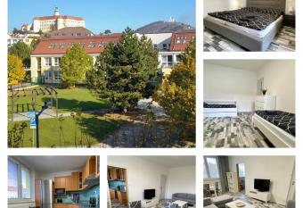 Apartm  n u   koly 75m2 has Balcony rooms