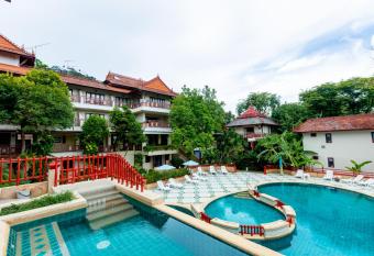 Ao Nang Bay Resort has rooms with a private hot tub