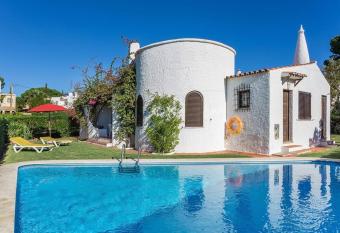 Villa Diana allows 18 year olds to book a room