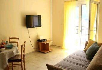 Aurora Apartments has Balcony rooms