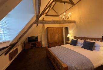 The Blind Pig Cosy Cottage allows 18 year olds to book a room