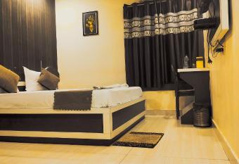 HOTEL R K PALACE has Smoking rooms