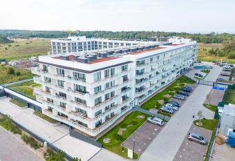 Apartamenty Fenomen - Wave, Polanki Aqua w Ko  obrzegu has rooms with a private hot tub