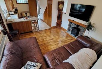 Rose Cottage Trecynon Traditional 2 bed cottage Zip World Beacons Bike has Balcony rooms