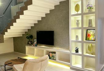 FLOA Residence has rooms with a private hot tub