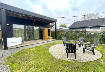 Family house with garden & bubble bath & sauna near Amsterdam has Balcony rooms