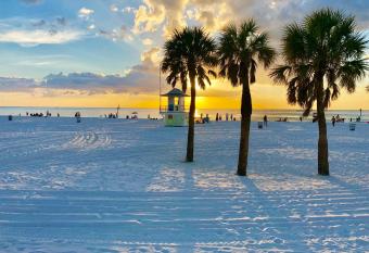 RV Camper Paradise on the Wheels Near Clearwater Beaches has Balcony rooms