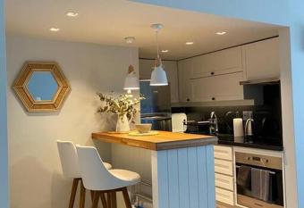 Lux Tower. Departamento monoambiente. Pleno centro allows 18 year olds to book a room