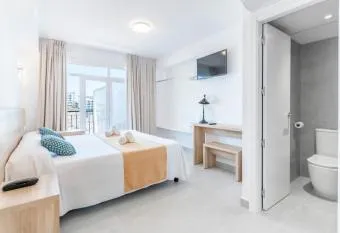 AMAZING APARTMENT BOAS-BEST LOCATION has rooms with a private hot tub