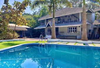 Luxury @ Beatrice Farm has Balcony rooms