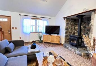 Comfortable getaway in mountains has Balcony rooms