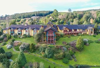 Hotel y Caba  as Punta Larga - Caja Los Andes allows 18 year olds to book a room