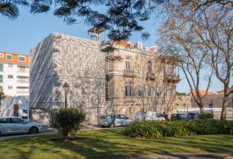 Artsy Cascais allows 18 year olds to book a room