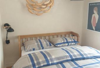 Tiny studio 2 min walking distance from the port allows 18 year olds to book a room