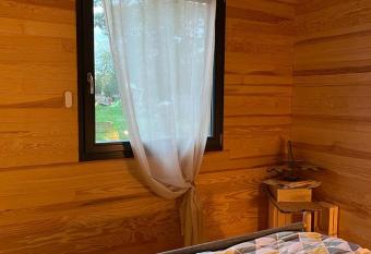 L   colodge de Laeti allows 18 year olds to book a room